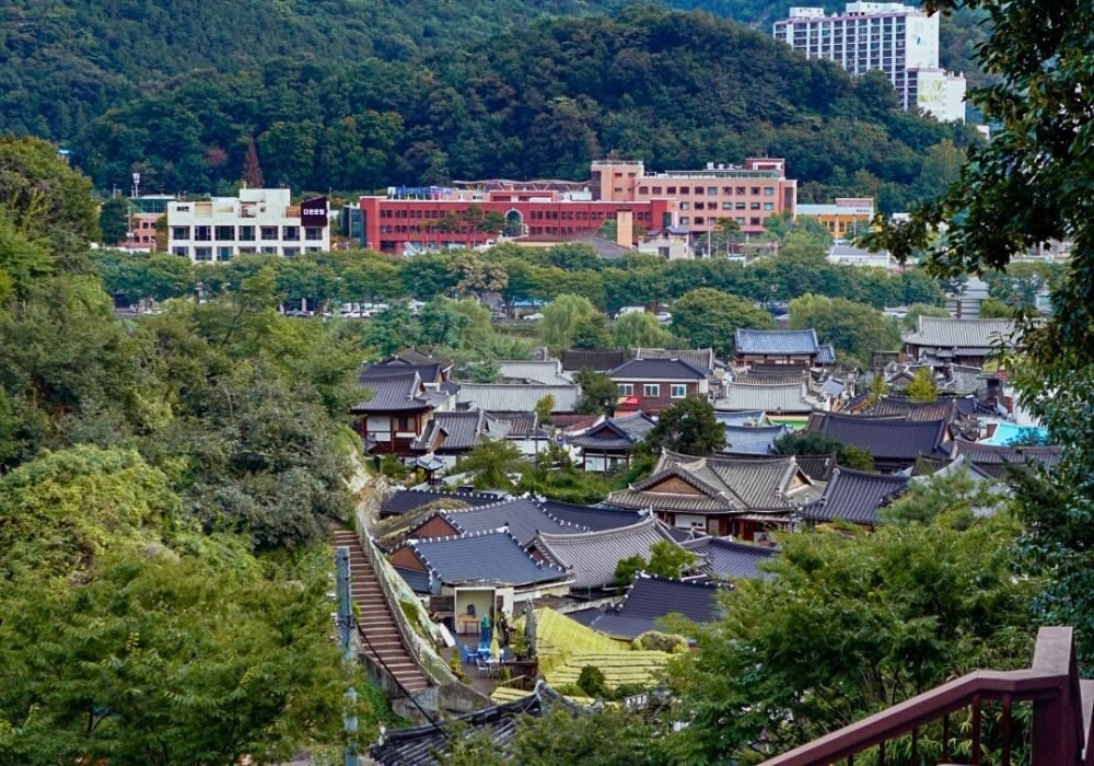 What You Need to Know Before Getting an English Teaching Job in Korea