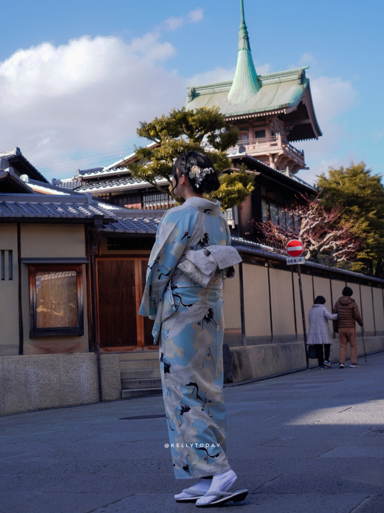 How to Rent a Kimono in Japan. Find the best places to rent a kimono.